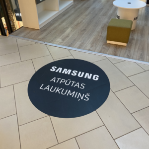 grīdas uzlīmes rīga plaza